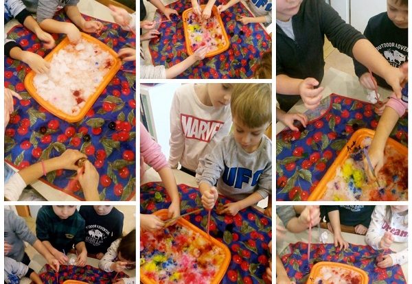 Ribice - research activities with snow, snow coloring with drops of paint using straws